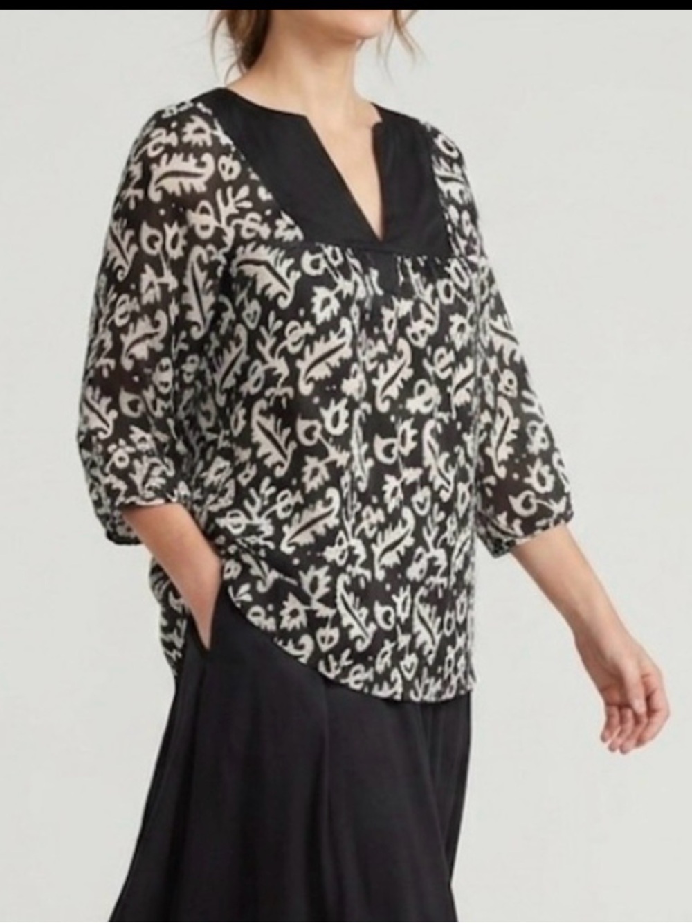 Studio M Silk Velvet Black Cream Blouse Size Medium